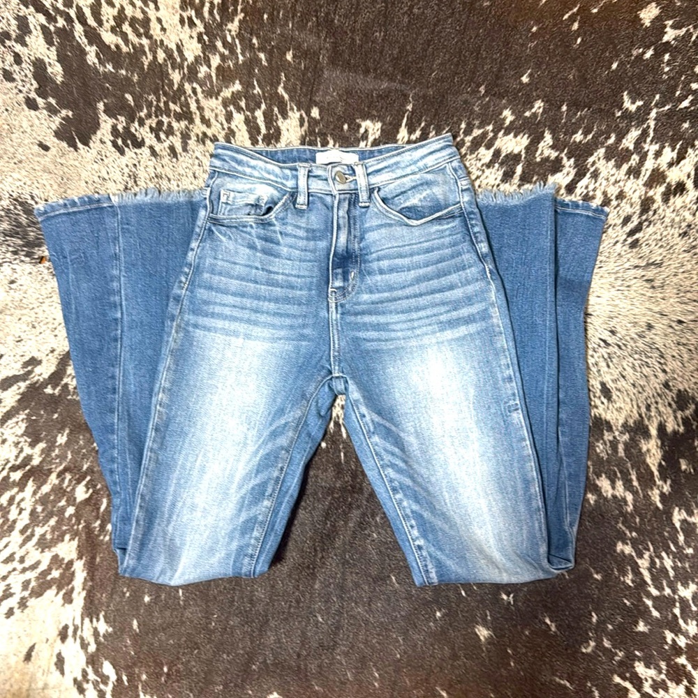 Gorgeous used like new size 24 bellbottom jeans. Good to dress down or up!